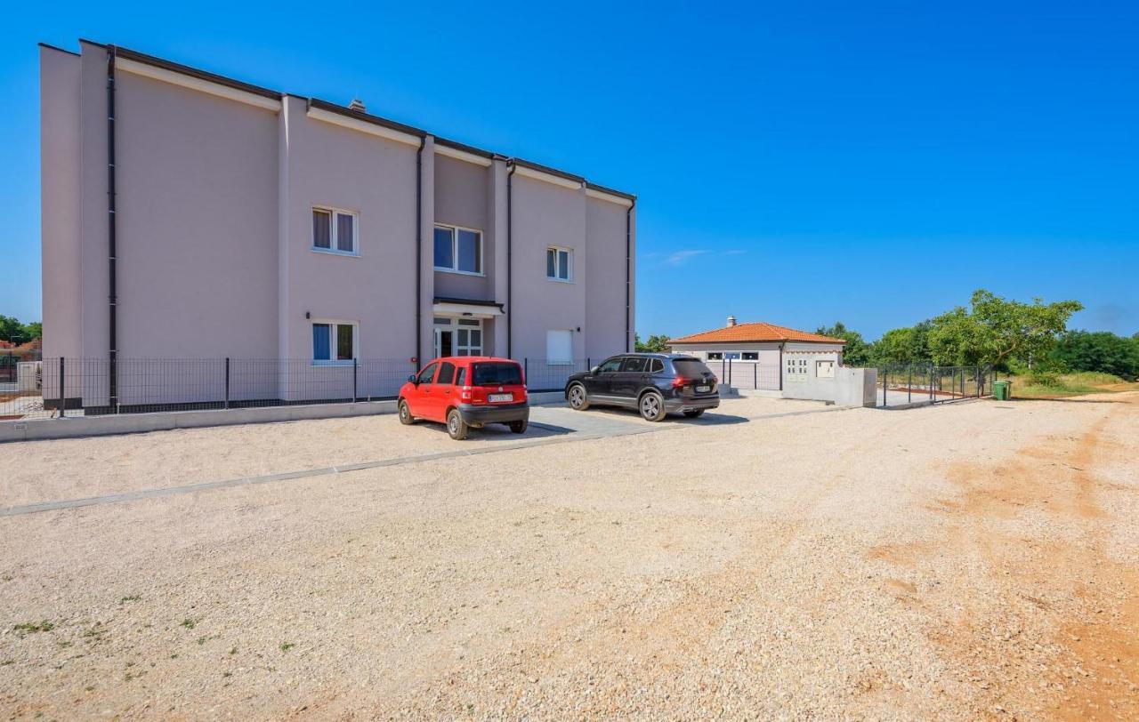 Apartmani Lucija Пореч Екстер'єр фото
