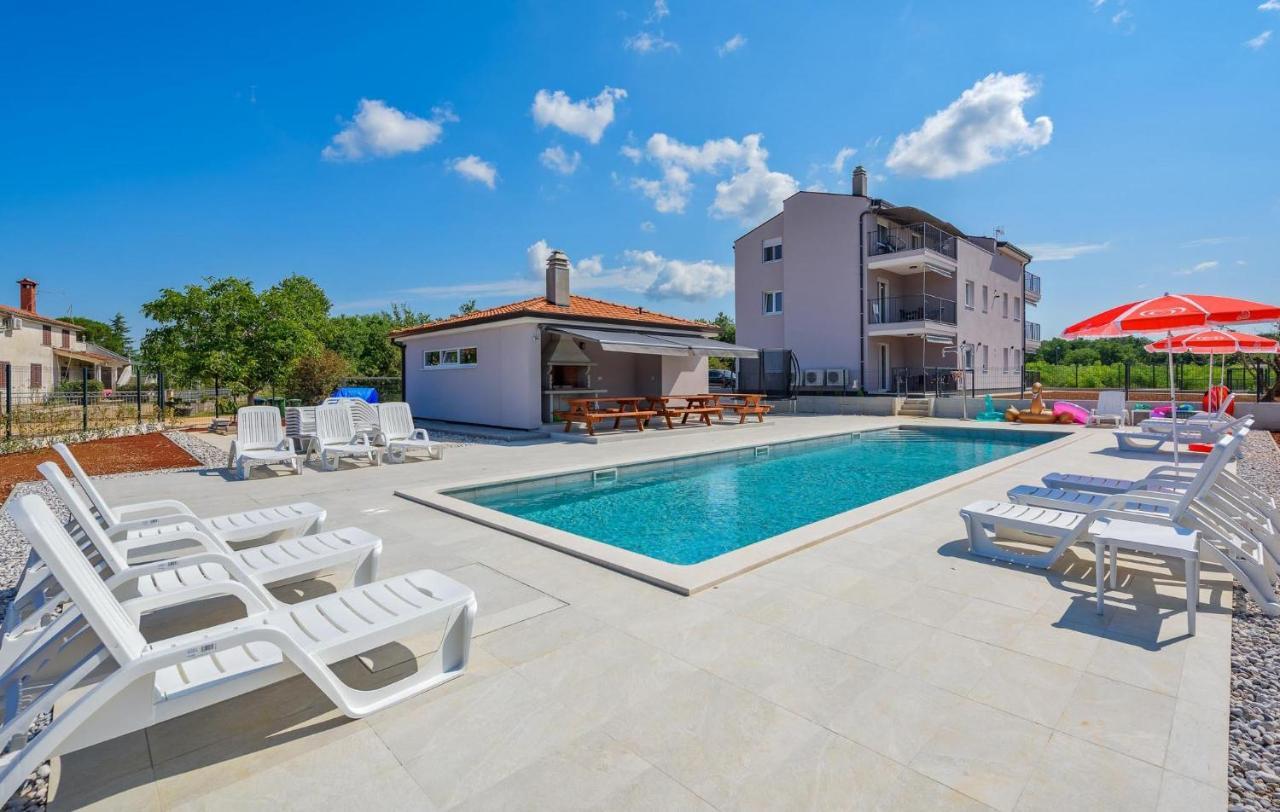 Apartmani Lucija Пореч Екстер'єр фото