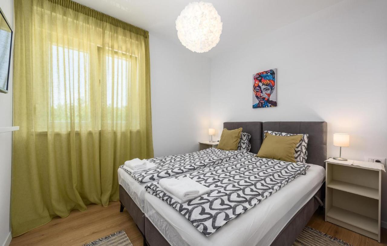 Apartmani Lucija Пореч Екстер'єр фото