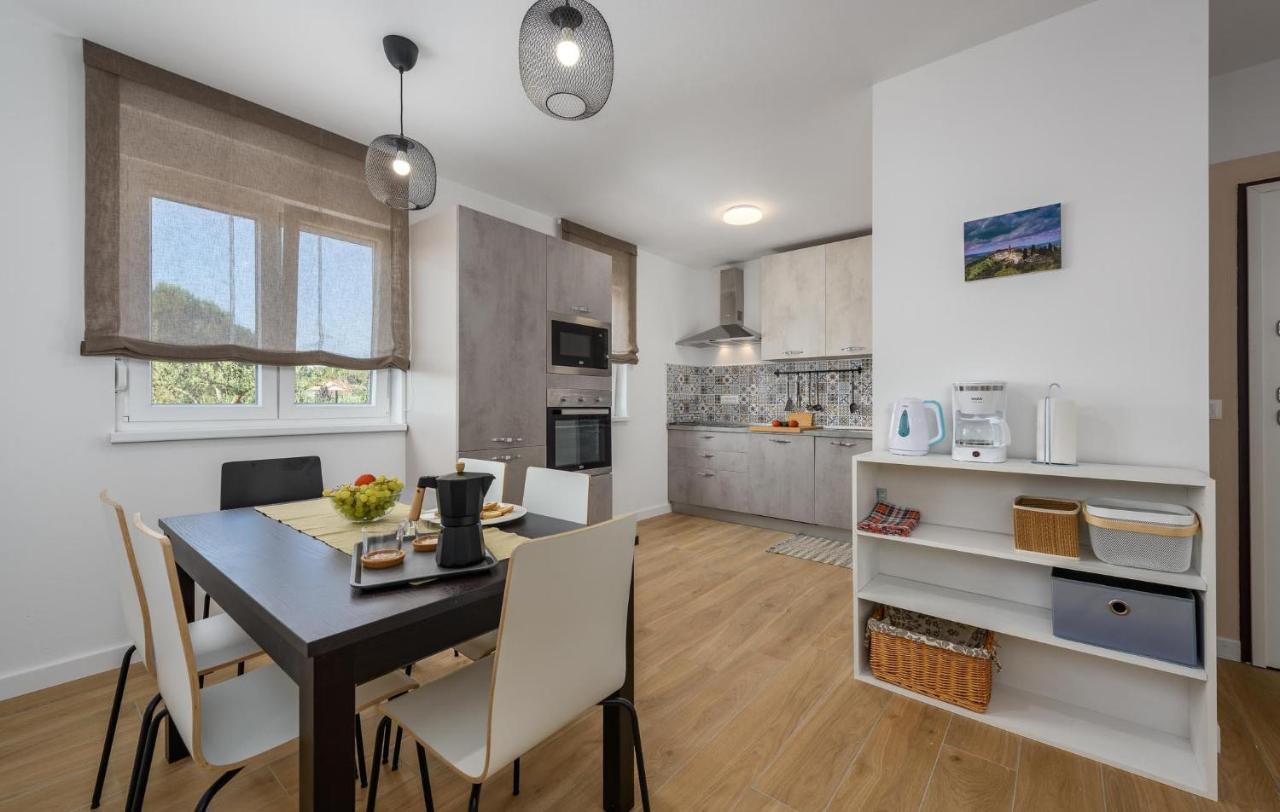 Apartmani Lucija Пореч Екстер'єр фото