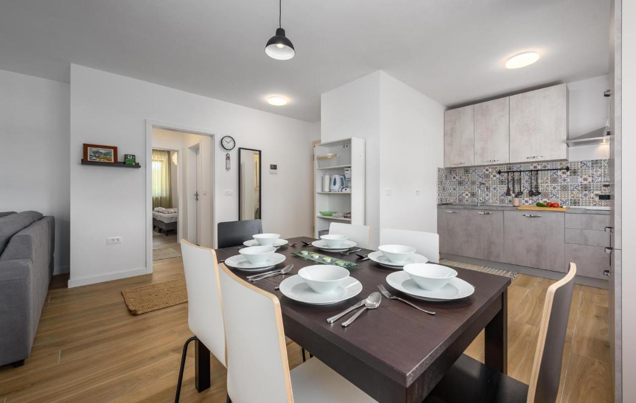 Apartmani Lucija Пореч Екстер'єр фото