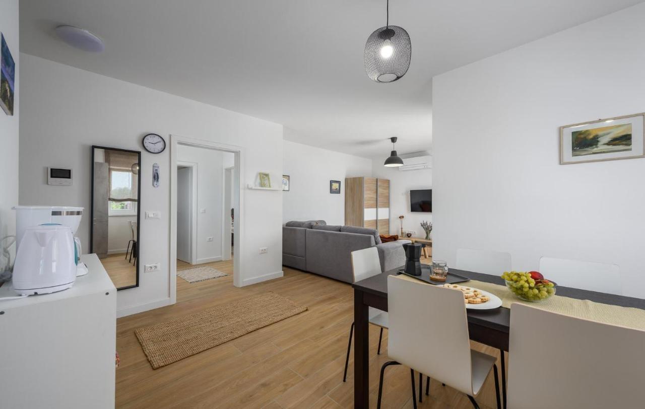 Apartmani Lucija Пореч Екстер'єр фото