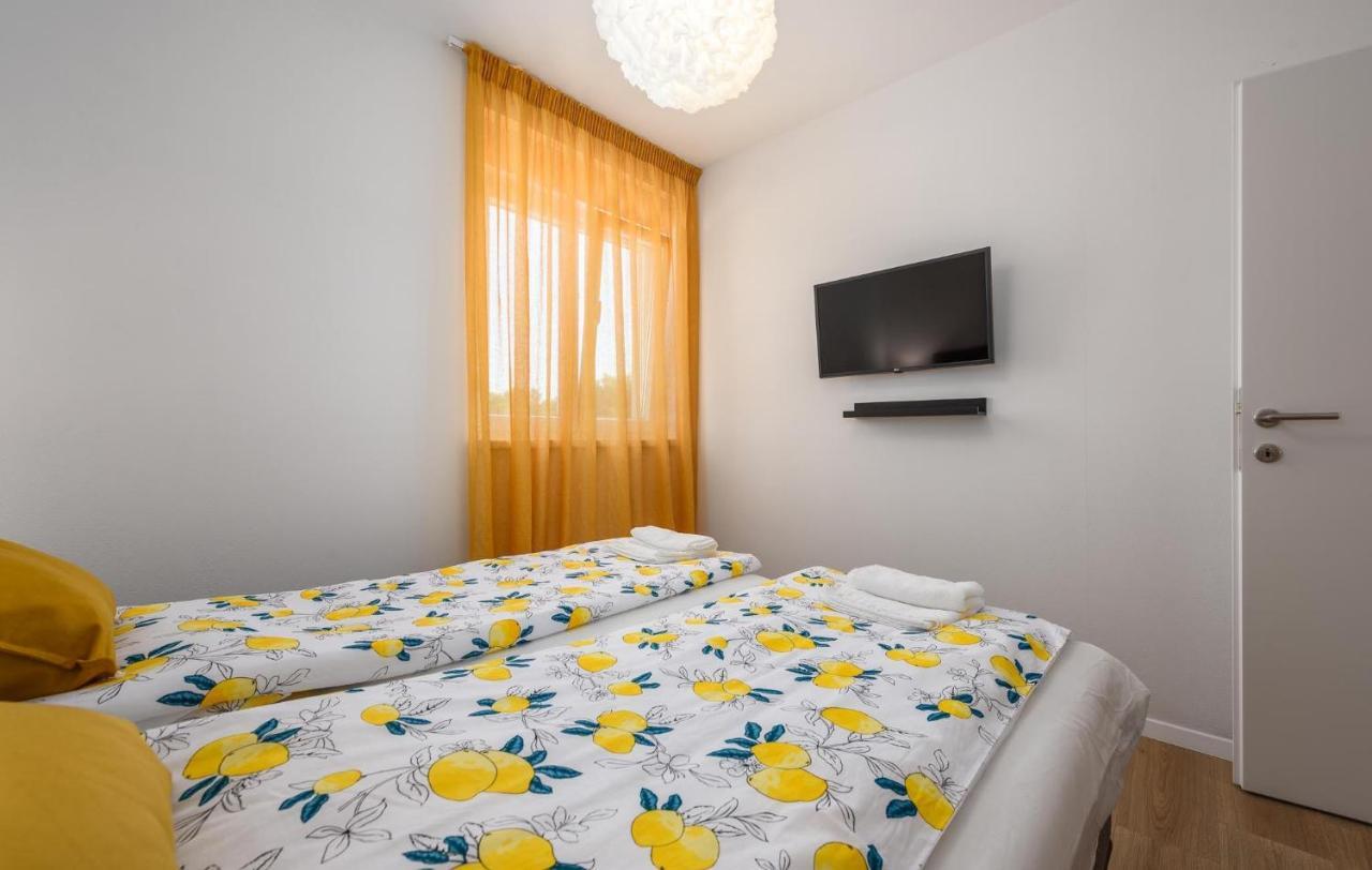 Apartmani Lucija Пореч Екстер'єр фото