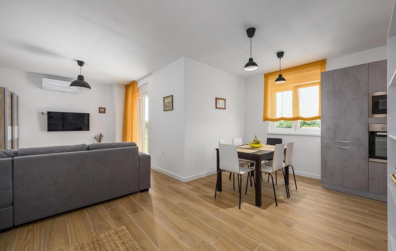 Apartmani Lucija Пореч Екстер'єр фото