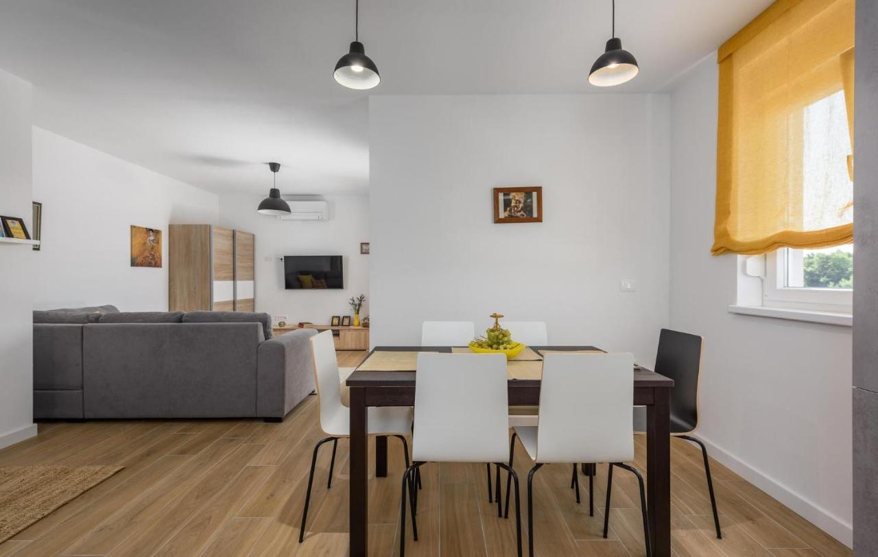Apartmani Lucija Пореч Екстер'єр фото