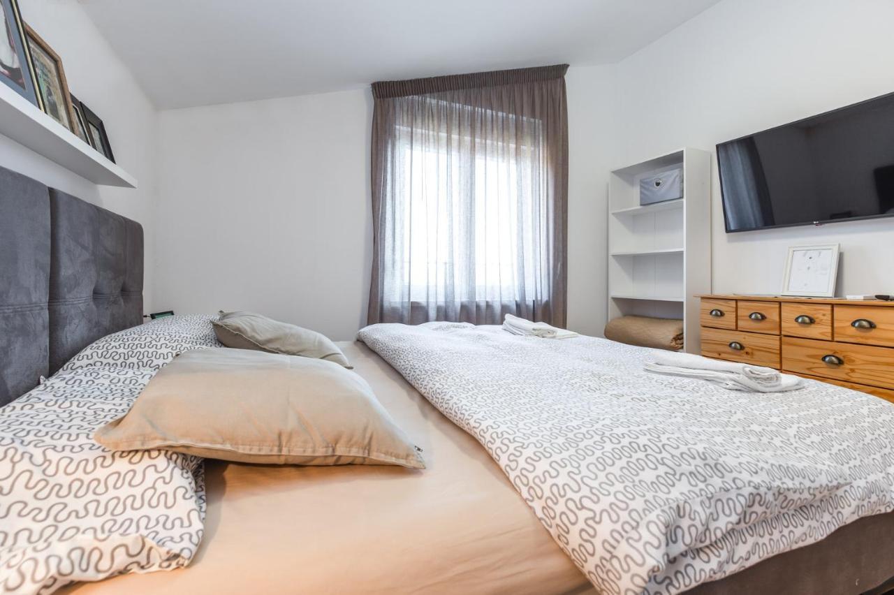 Apartmani Lucija Пореч Екстер'єр фото